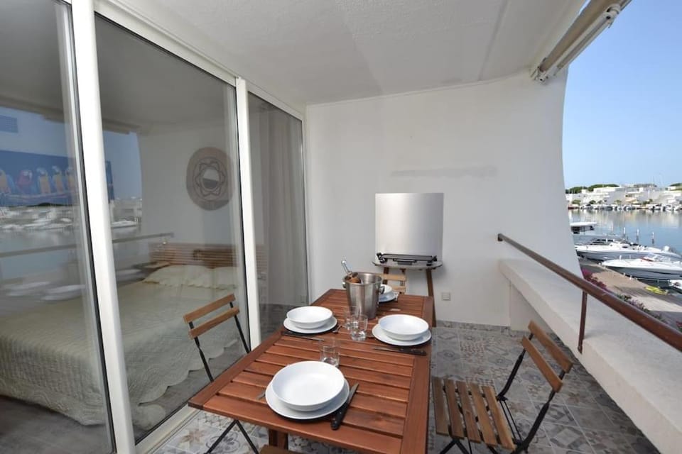 Marina des Camarguaises - Vue port - 6 personnes - Climatisation - Wifi - Parking Apartment in Le Grau-du-Roi