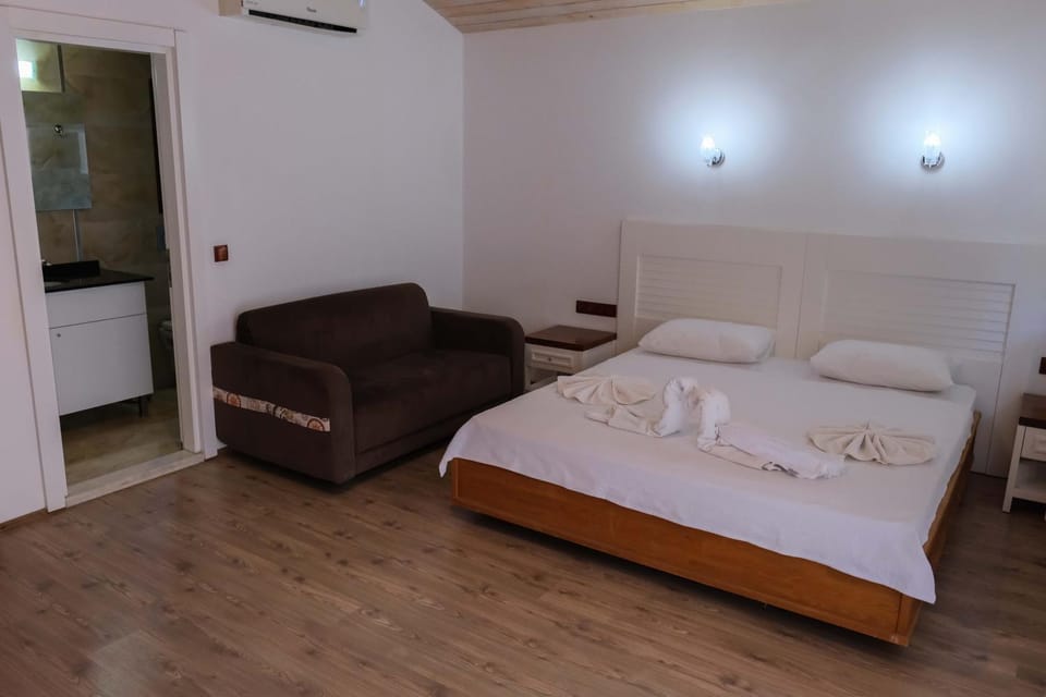 Bedroom, towels