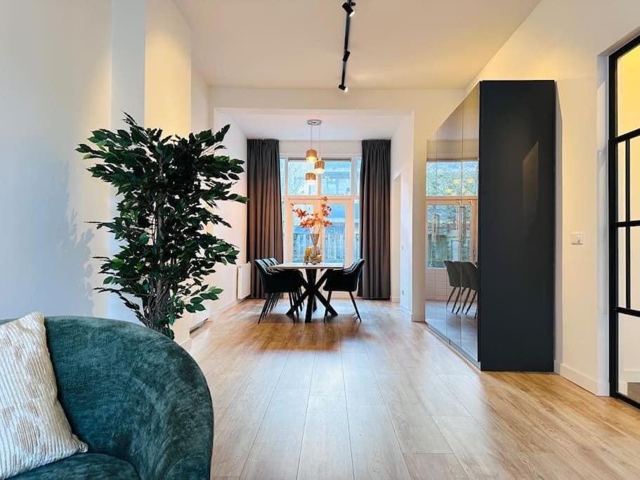 Sofia's Mansion Apartment in Breda