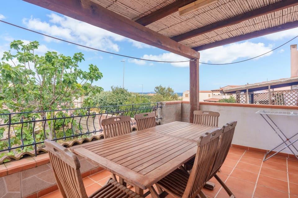 Property building, Balcony/Terrace, Living room