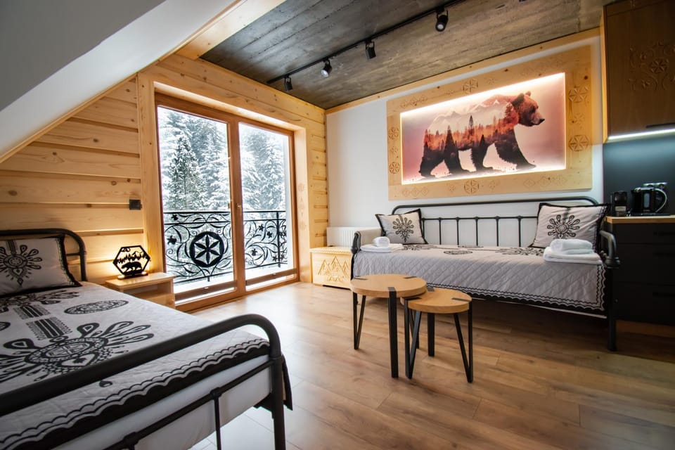 Bed, Living room, Photo of the whole room, Seating area