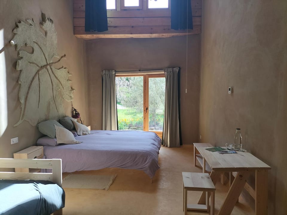 Bed, Photo of the whole room, Seating area, Bedroom