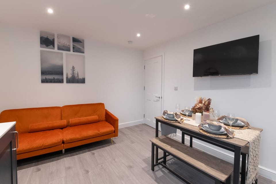 Modern, Stylish, cosy, Finchley London 3 Bed 2 bath Apartment with Free Parking Apartment in London