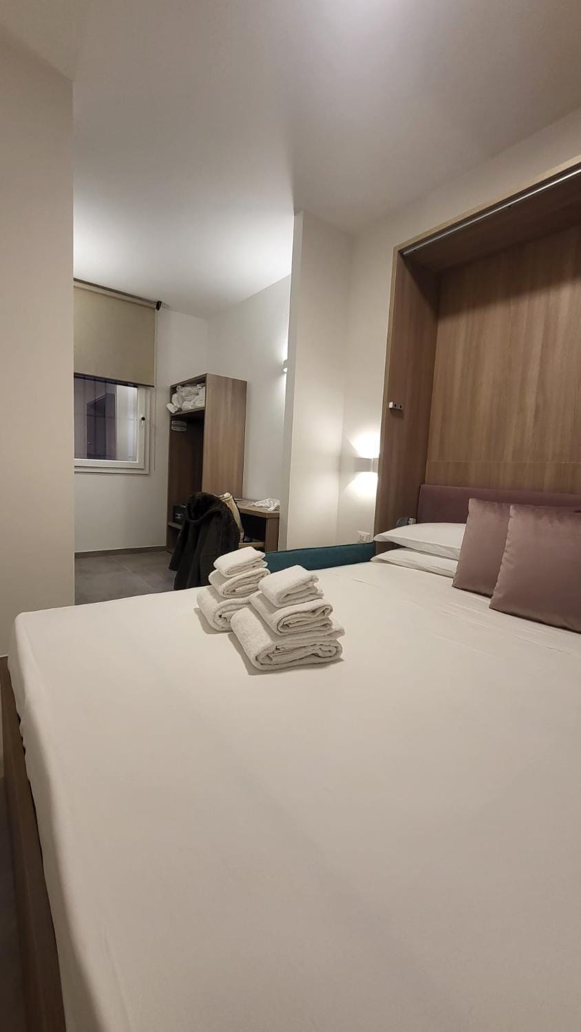 Bed, Photo of the whole room, Bedroom, towels