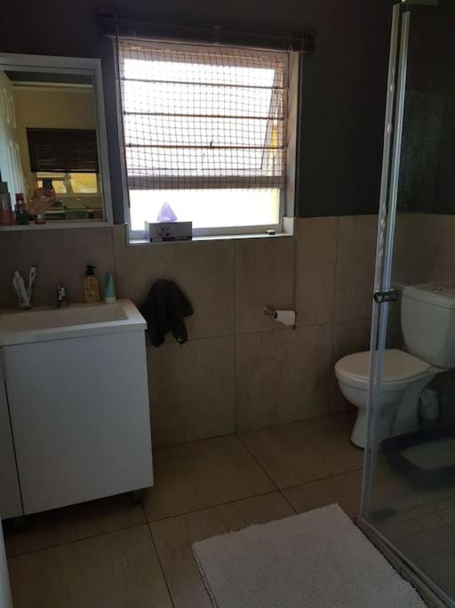 1# bedroom unit pvt entrance inverter fastWifi Linden Apartment in Johannesburg