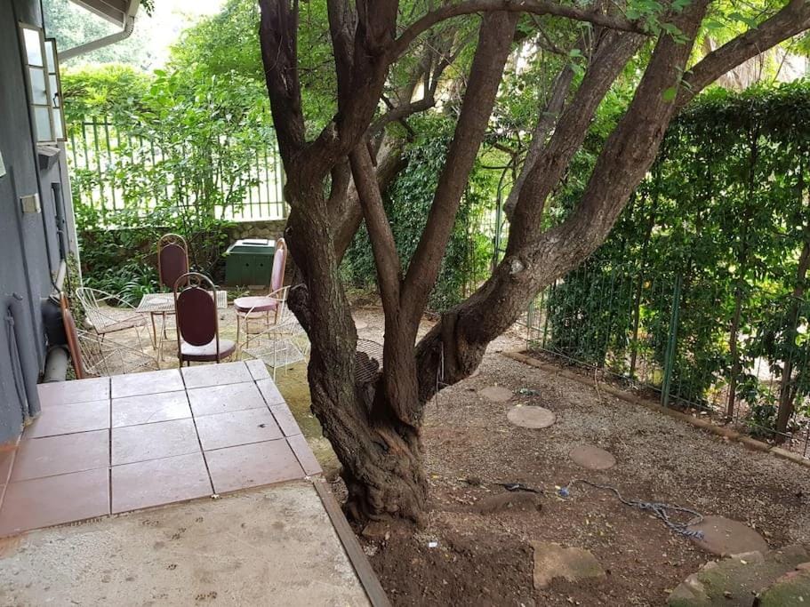 1# bedroom unit pvt entrance inverter fastWifi Linden Apartment in Johannesburg