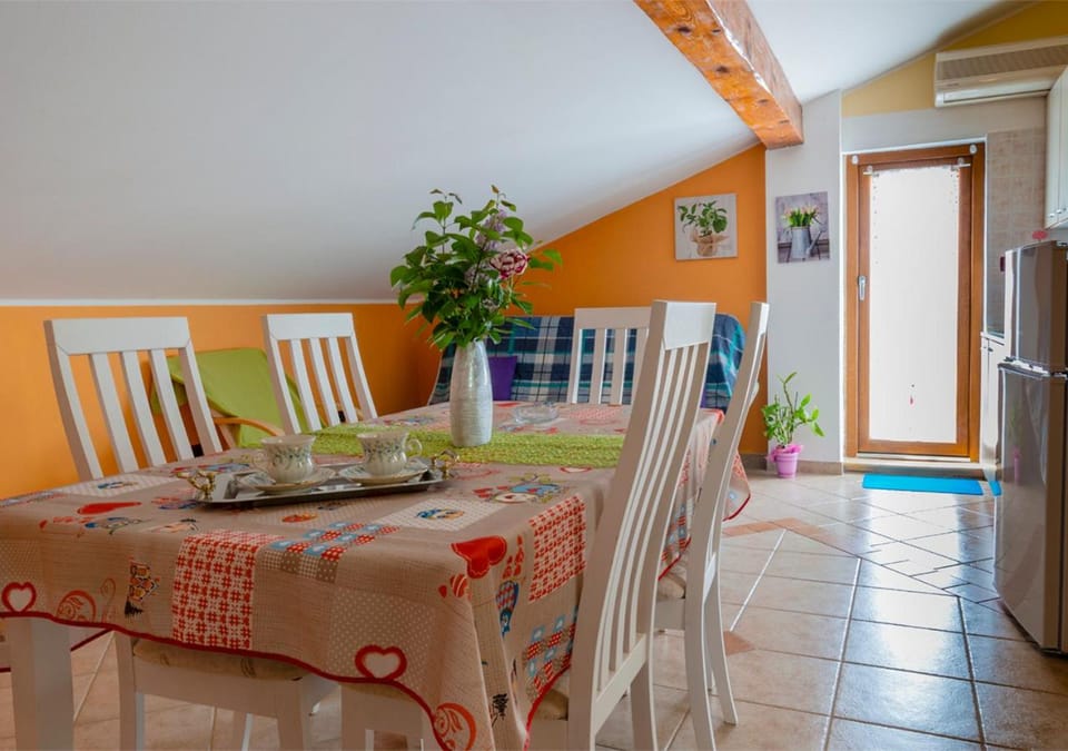 Balcony/Terrace, Decorative detail, Dining area
