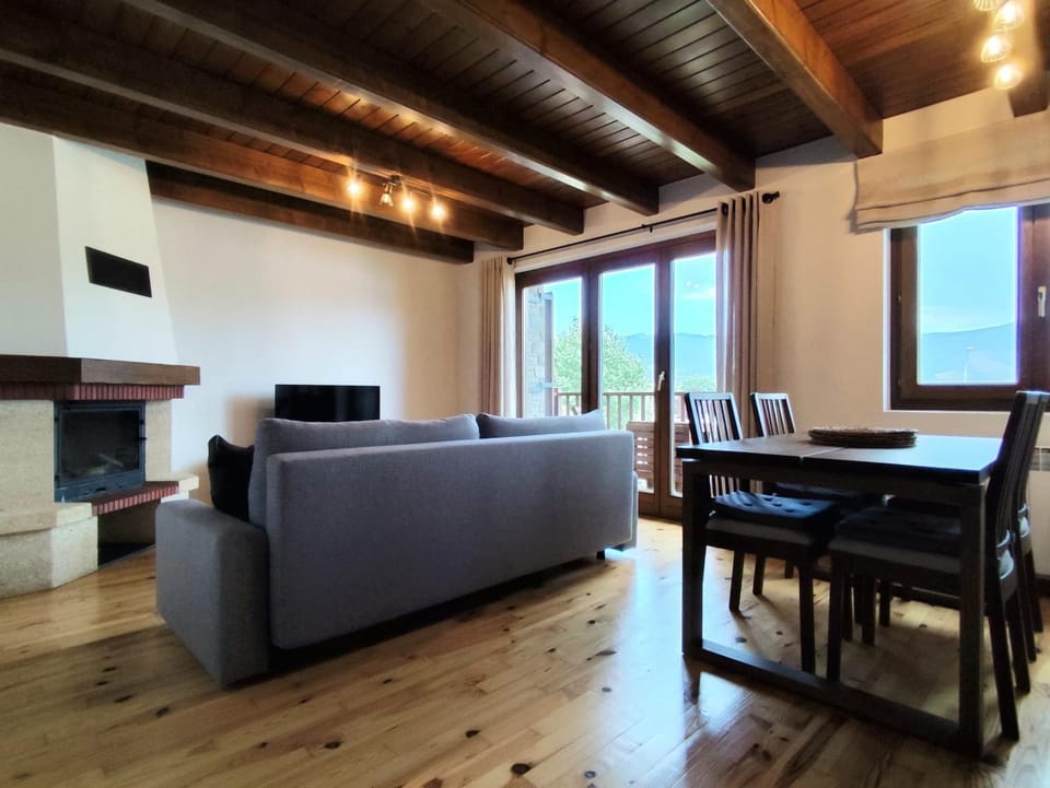 Living room, Dining area, Mountain view, fireplace