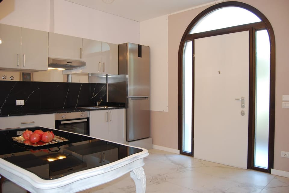 Kitchen or kitchenette, pet friendly, stove