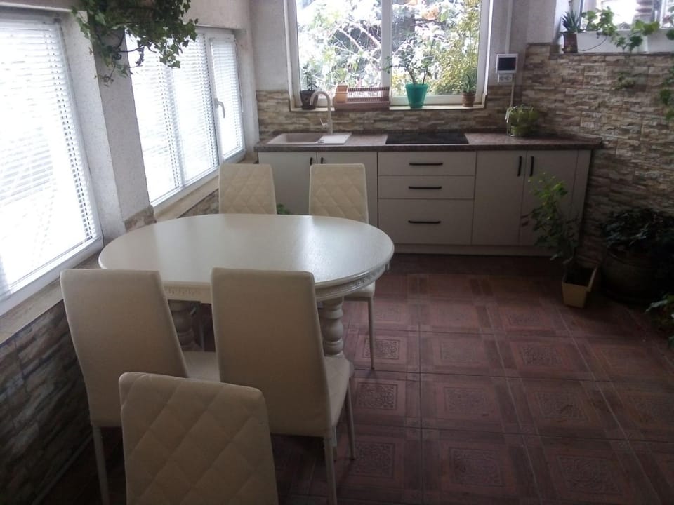 Vyshenka Guest House Bed and Breakfast in Ukraine