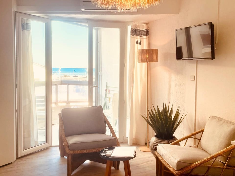 Living room, Sea view
