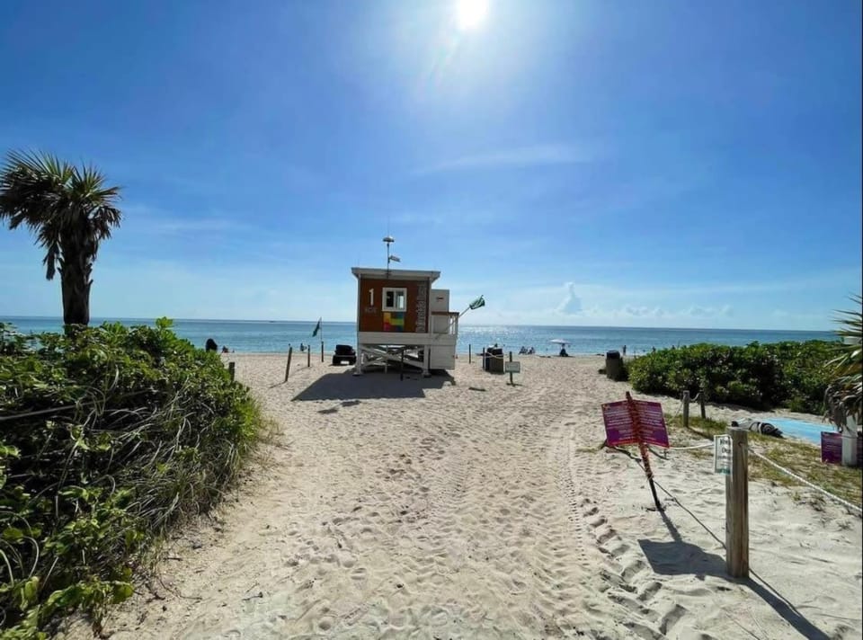 Amazing View at a Spectacular Apartment by rent4us Apartment in Hollywood Beach