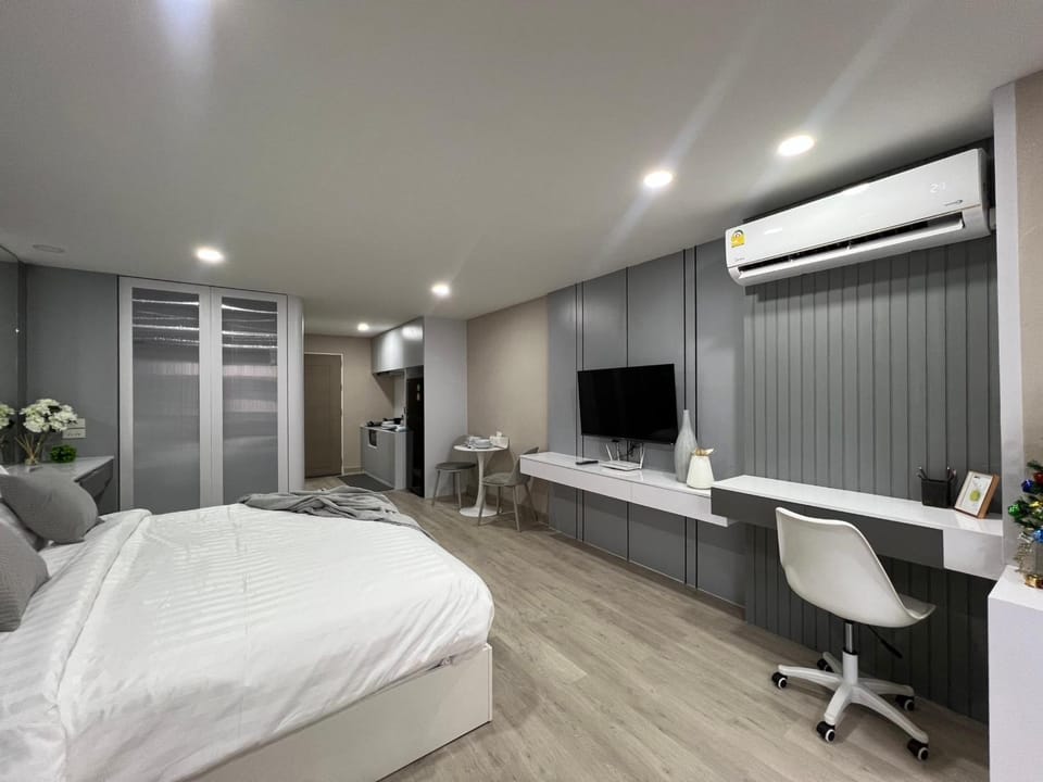 Bed, Bedroom, air conditioner