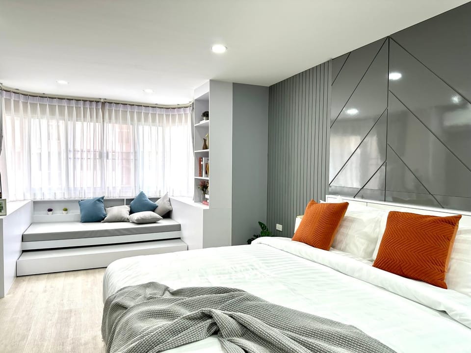 Bed, Living room, Photo of the whole room
