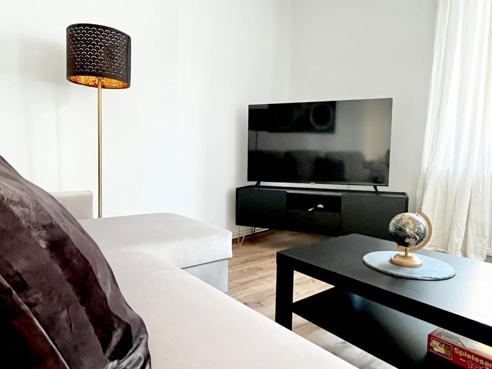 Communal lounge/ TV room, TV and multimedia, Living room, Photo of the whole room, Evening entertainment