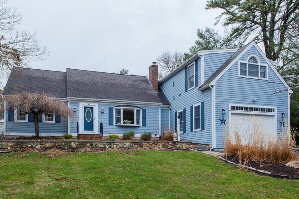 Stay On The Cape Vacation Rentals : Large Family Home With Pool Come Enjoy The Cape House in Centerville