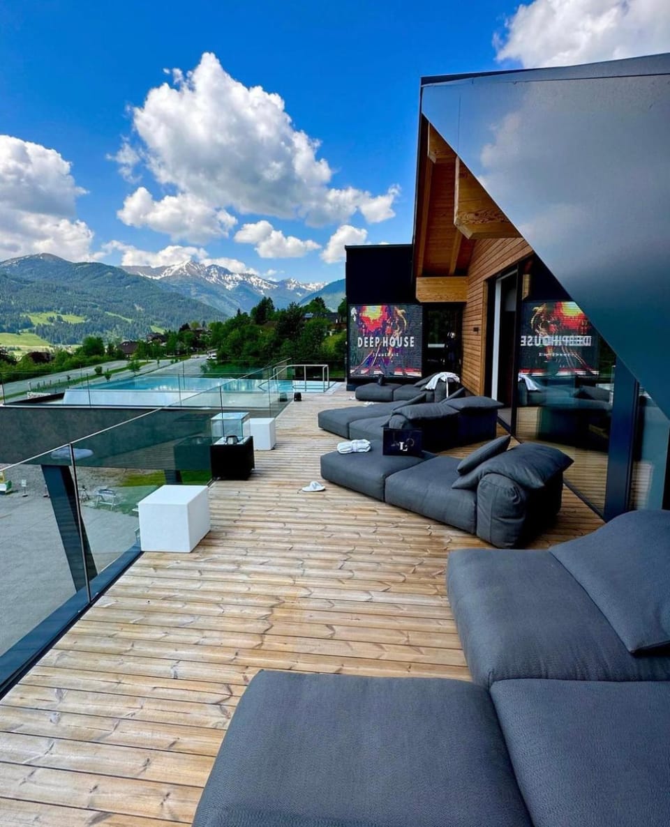 Property building, Day, Natural landscape, View (from property/room), Balcony/Terrace, Evening entertainment, Mountain view, Pool view, Swimming pool, sunbed