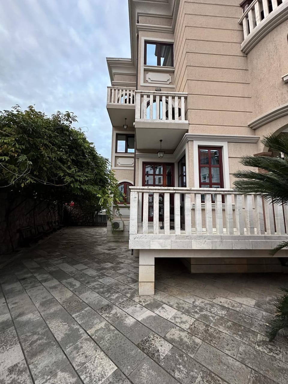 Property building, Balcony/Terrace, Balcony/Terrace