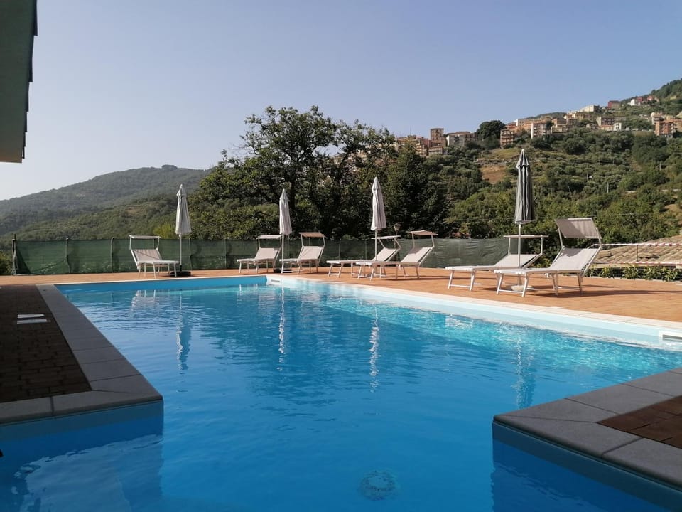 Mountain view, Pool view, Swimming pool, sunbed