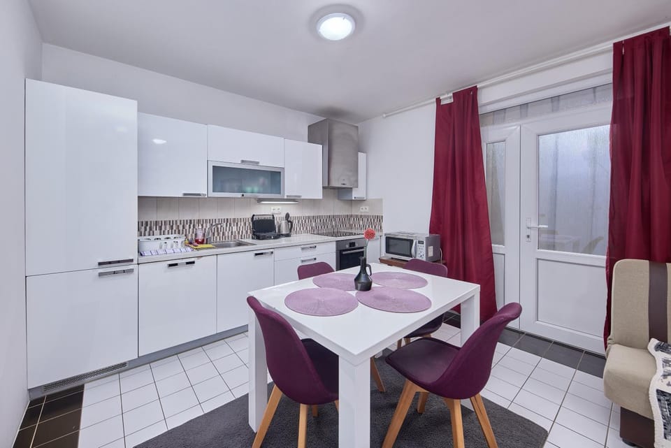 Kitchen or kitchenette, Seating area, Dining area, dishwasher, oven, stove