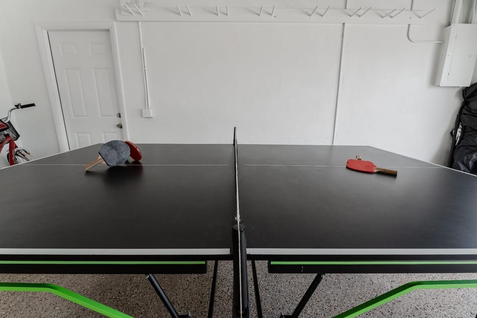 Gulf Access, Kayaks, Bikes, Ping-Pong & Pool - Villa Palaco Palazzo - Roelens Vacations House in Cape Coral