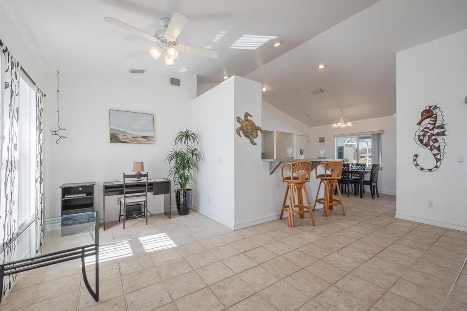 Freshwater Canal, Heated Pool & Brand New Appliances - Villa Seahorse Sanctuary - Roelens House in Cape Coral