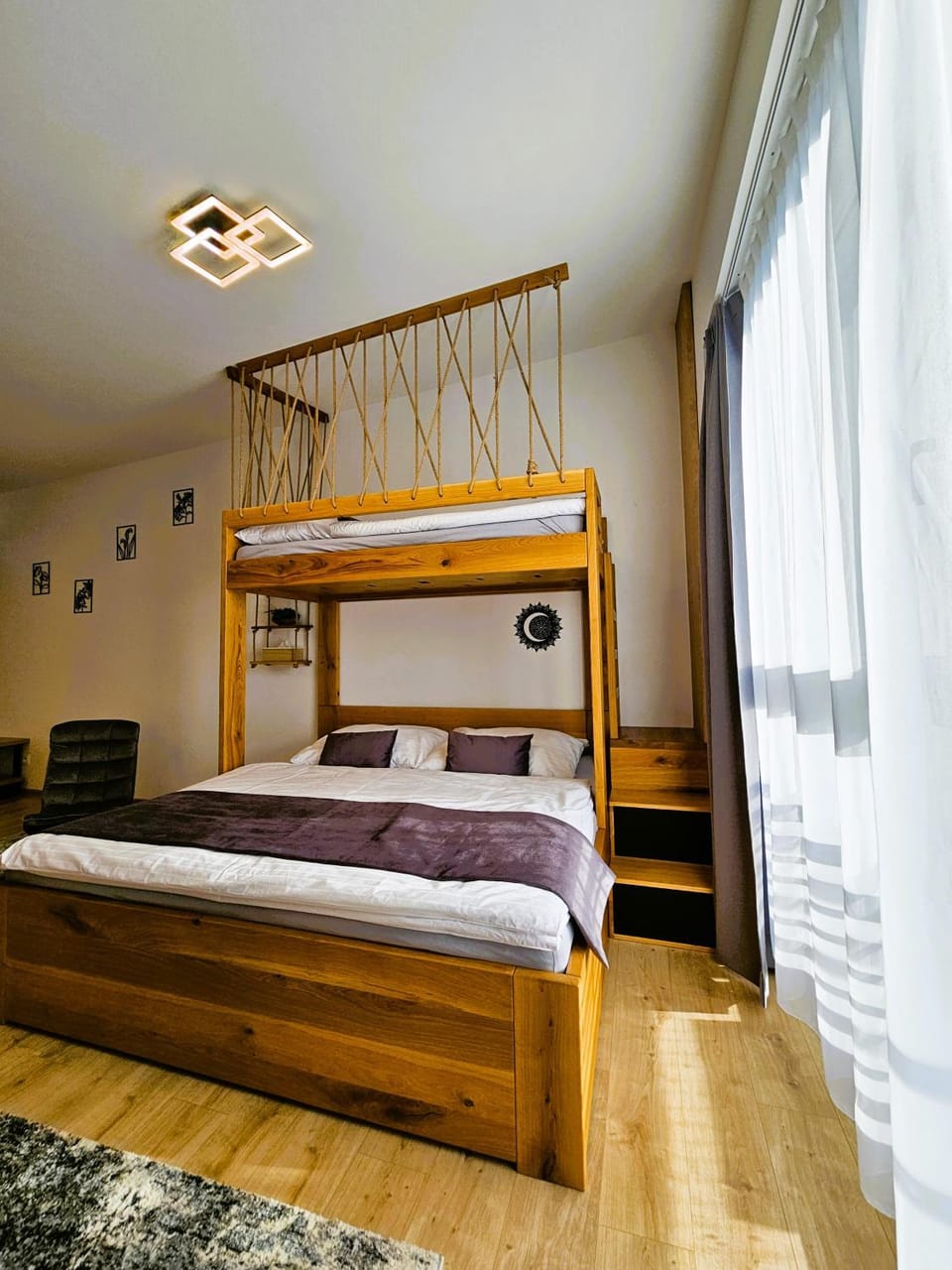 Bedroom, bunk bed