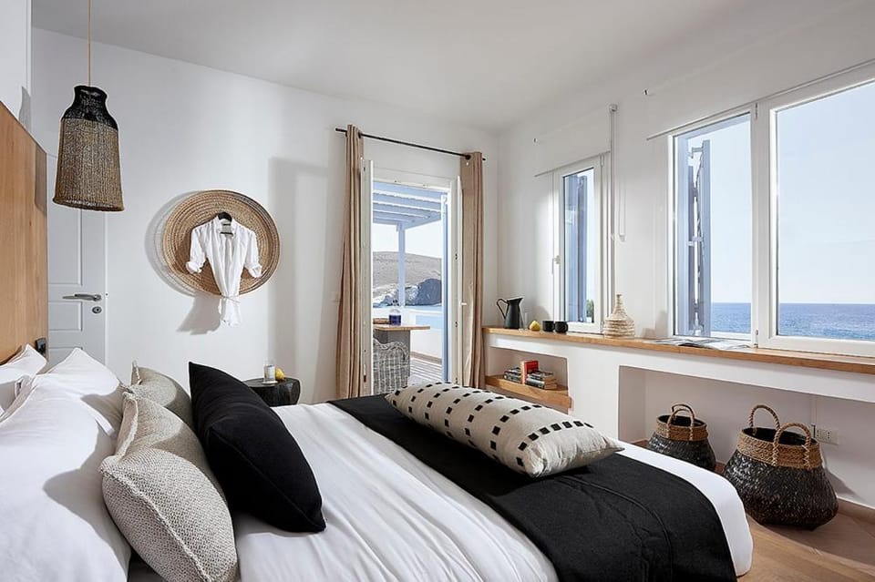 Bed, Bedroom, Sea view