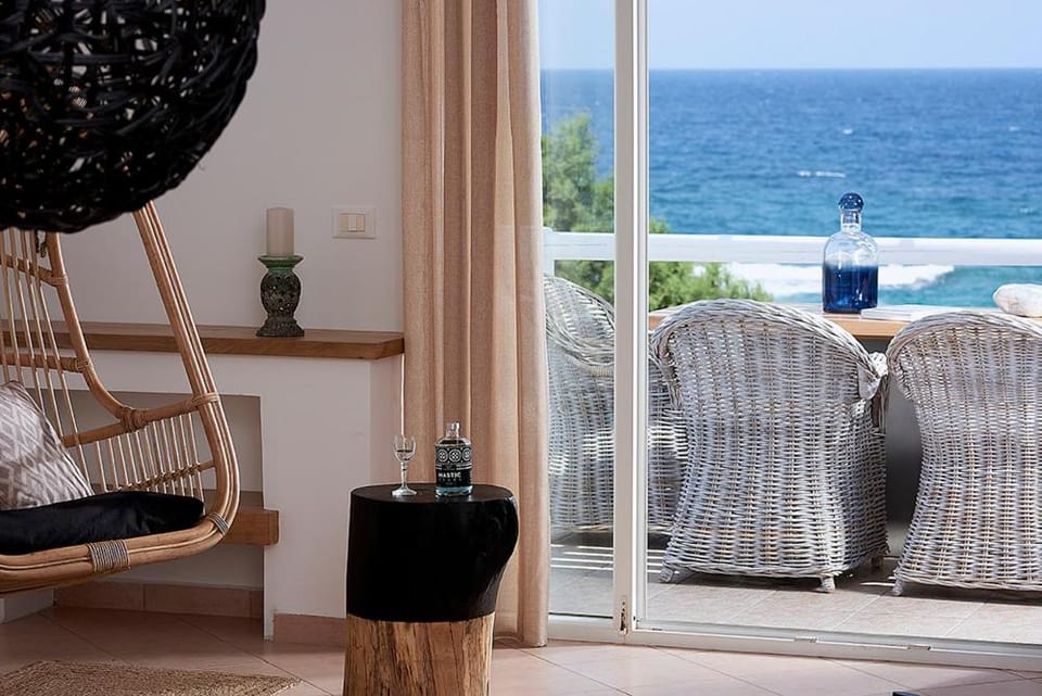 View (from property/room), Balcony/Terrace, Living room, Seating area