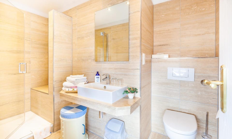 Shower, Bathroom, towels