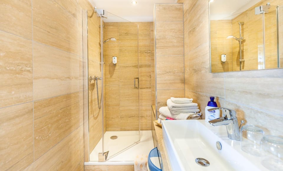 Shower, Bathroom, towels