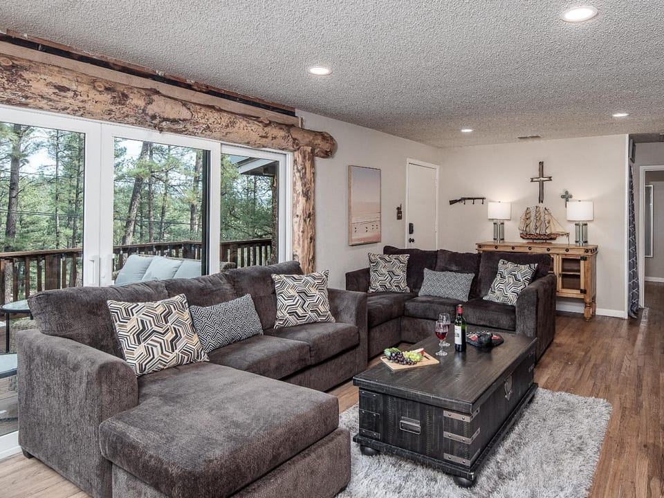 Natural landscape, Garden, View (from property/room), Balcony/Terrace, Living room, Seating area, furniture