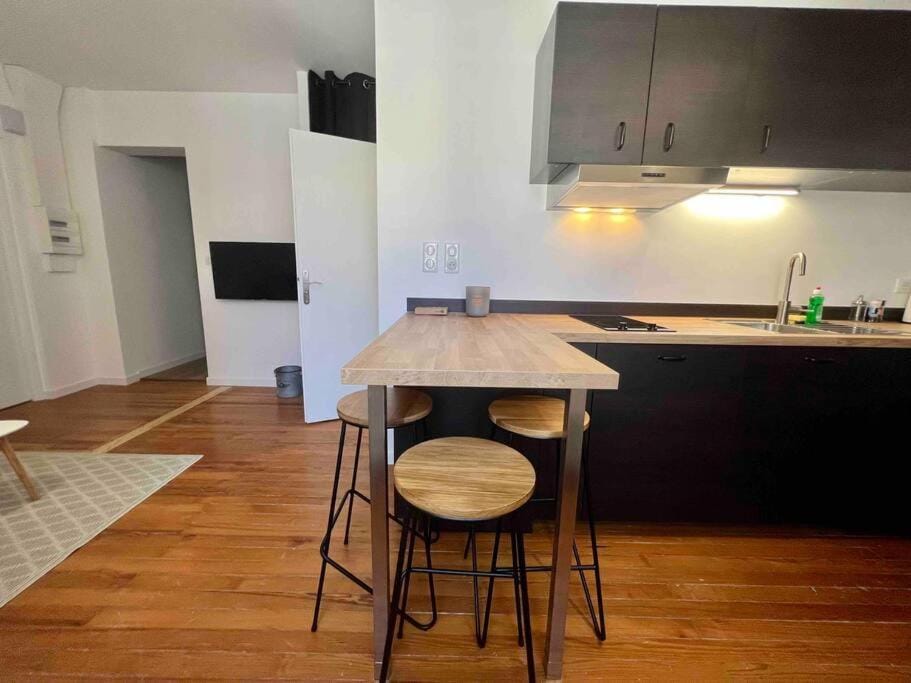 Appartement Climatisé 4 personnes / Centre-ville Apartment in Besançon
