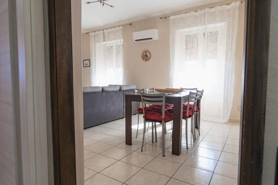 Living room, Seating area, Dining area, air conditioner