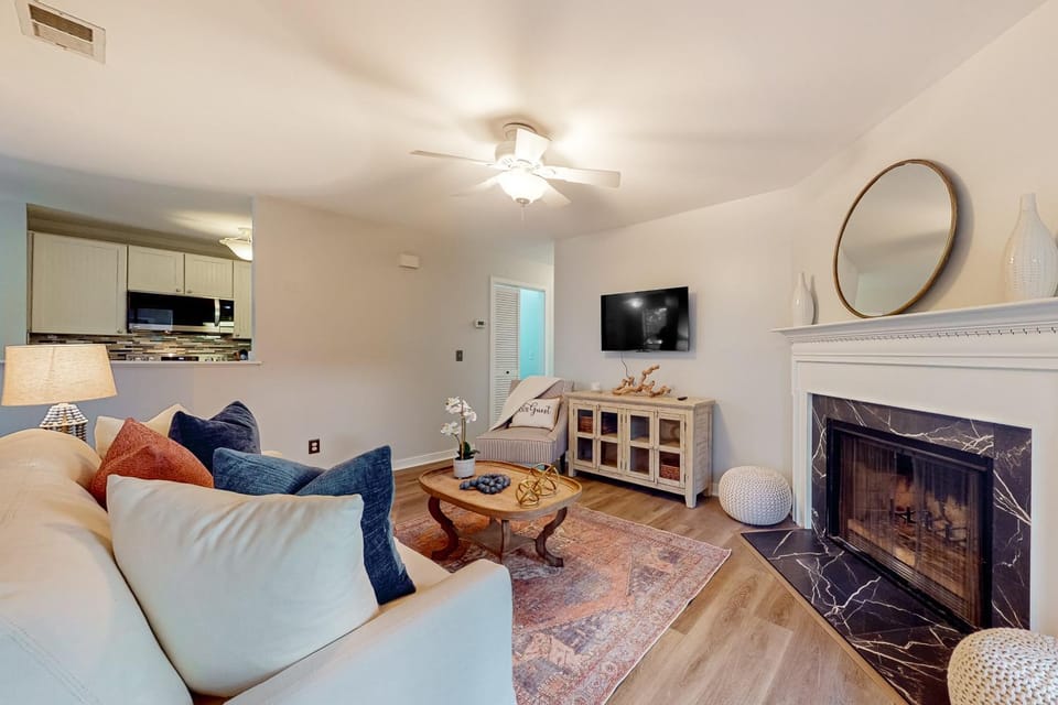 Sandpiper Cottage - 30 Day Rental House in Mount Pleasant