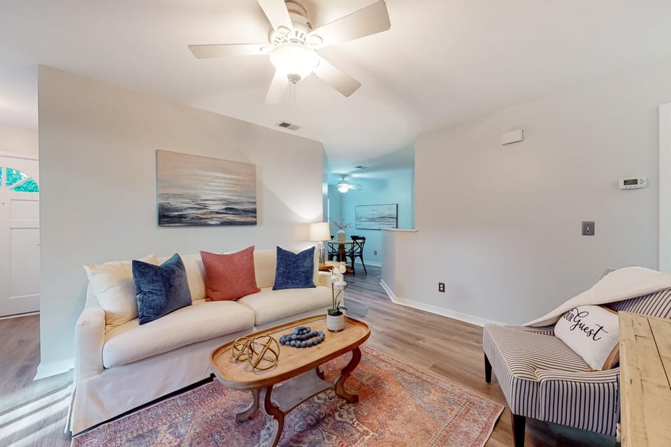 Sandpiper Cottage - 30 Day Rental House in Mount Pleasant