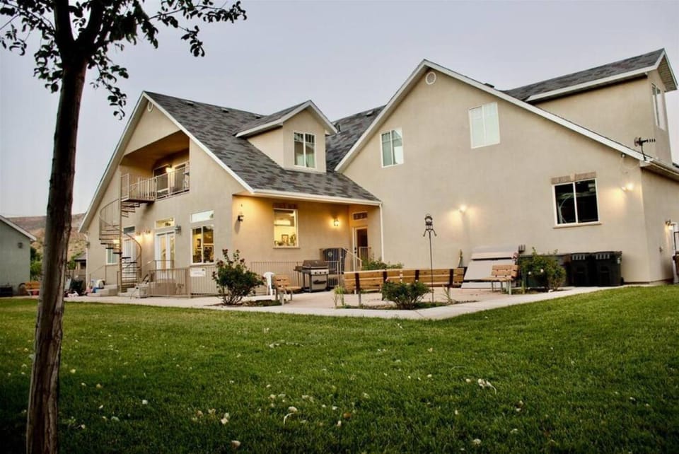 LV4 Large Basement Apartment for Zion Homebase Apartment in Toquerville