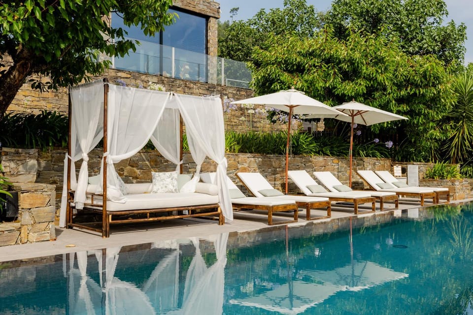 Swimming pool, sunbed