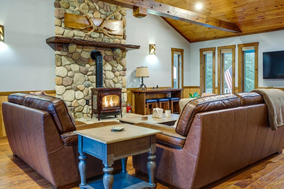 Adirondack Retreat w/ Heated Pool & Scenic Views! House in Capital District, NY, USA