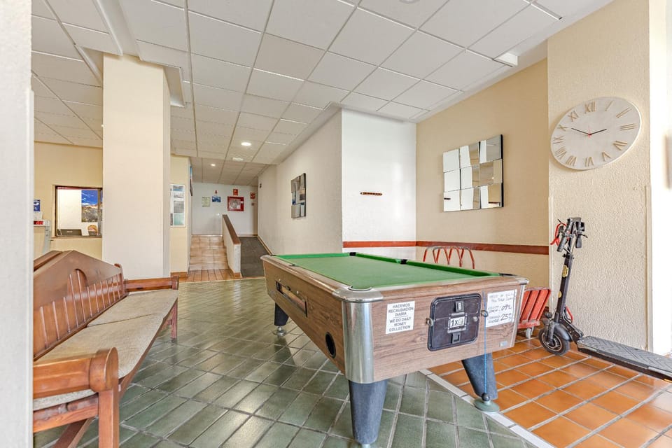 Billiard, Game Room