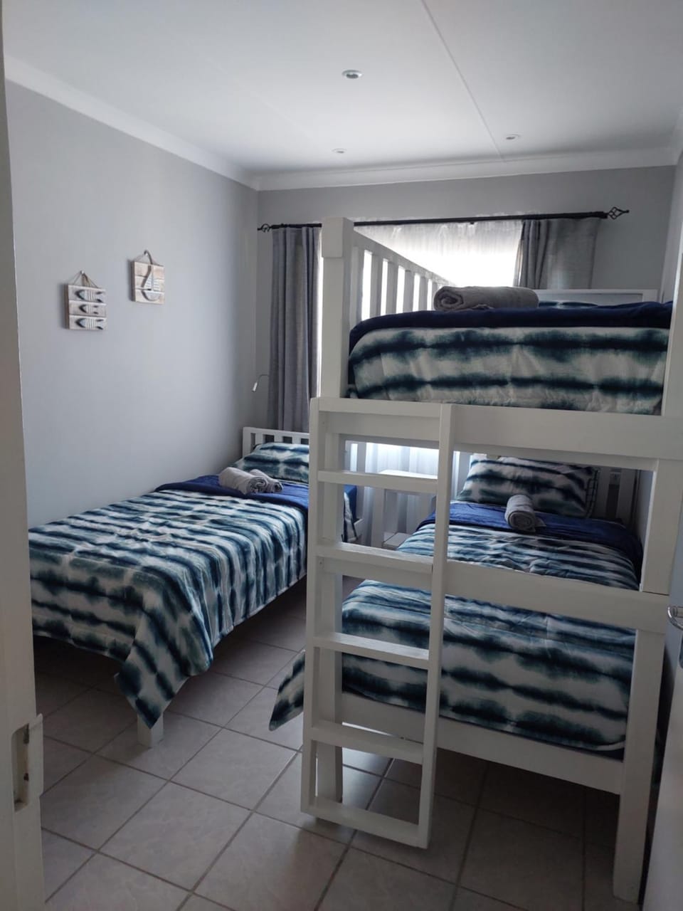 Bedroom, bunk bed