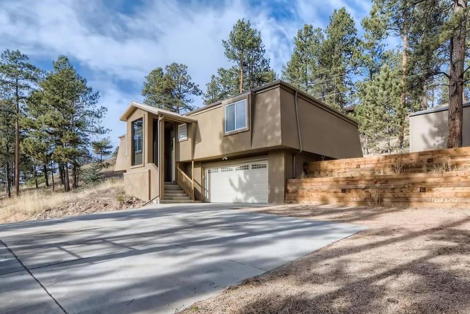 Mountain Sanctuary - Family Retreat House in Woodland Park