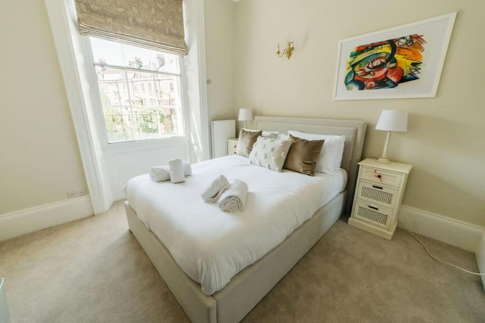 Luxury, Central, Sun-Filled 3 Bed Haven in Bath Apartment in Bath