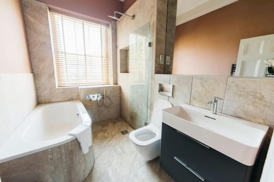 Luxury, Central, Sun-Filled 3 Bed Haven in Bath Apartment in Bath