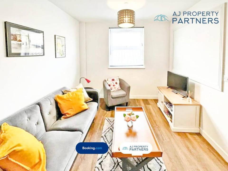 Premium Offer l Last-Minute Escape l AJ Properties l High Street Cheltenham l Parking l Ideal for Short or Long Stays - Town Centre Apartment, 4 Beds, 1 Bathroom Apartment in Cheltenham