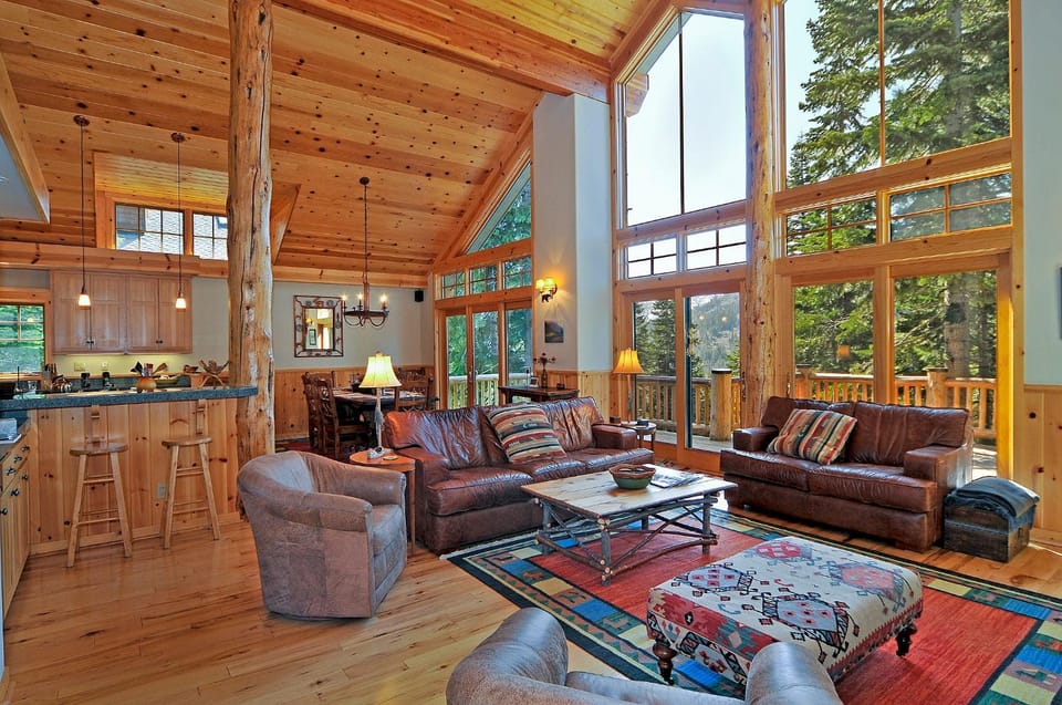 Sierra Crest at Palisades Tahoe - Secluded Luxury 5BR 5 BA w Wood Fireplace House in Palisades Tahoe (Olympic Valley)