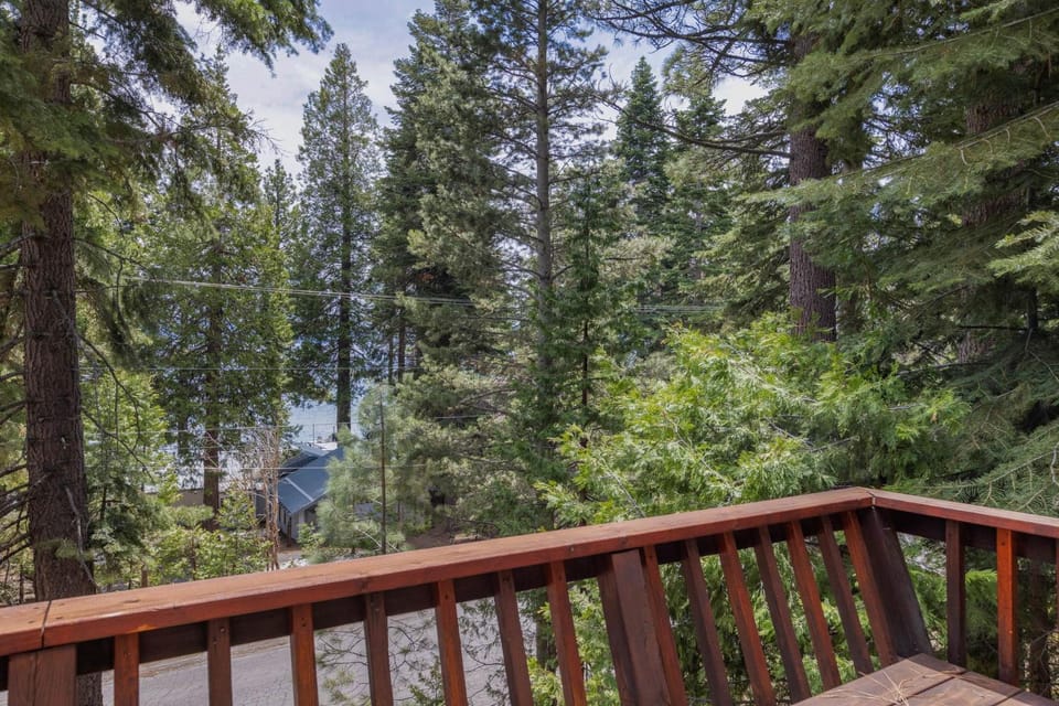 Starry Skies on the West Shore, Private Beach, Fireplace, Pet Friendly, Close to Ski Resorts House in Tahoe City