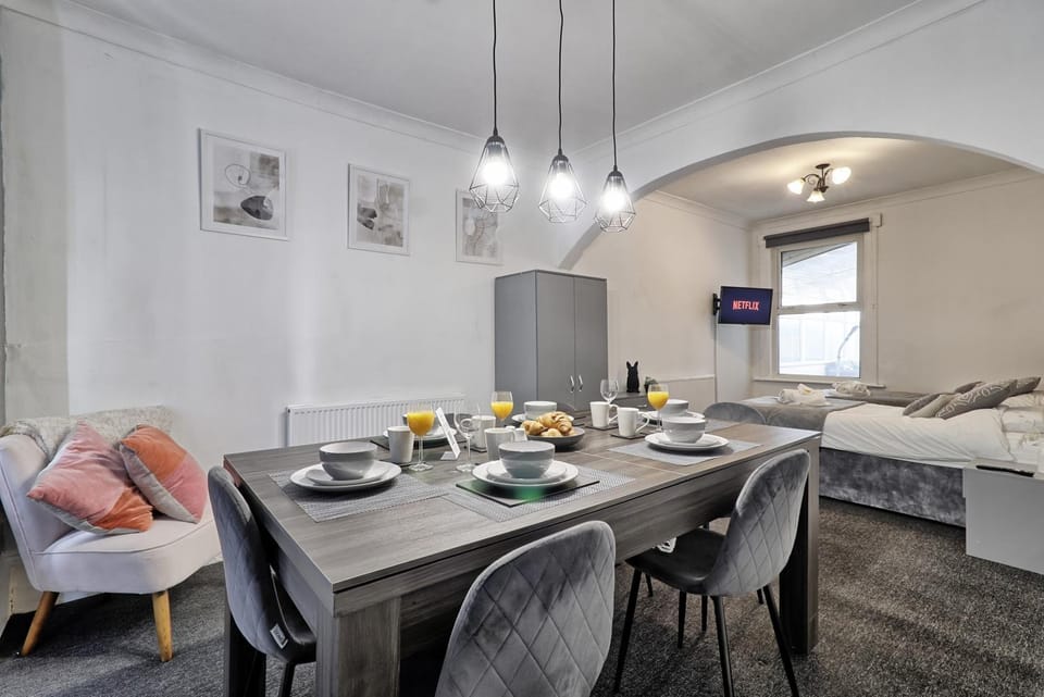 Living room, Food and drinks, Photo of the whole room, Dining area
