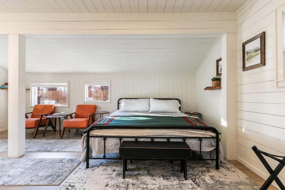 Beach Haven Lakefront - On a Sandy Beach with Guest House House in Kings Beach