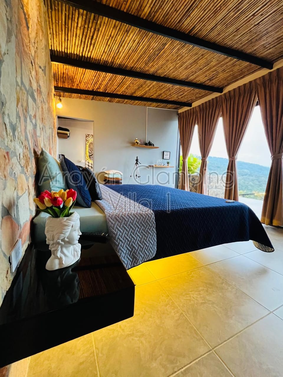 Bed, Natural landscape, Photo of the whole room, Bedroom